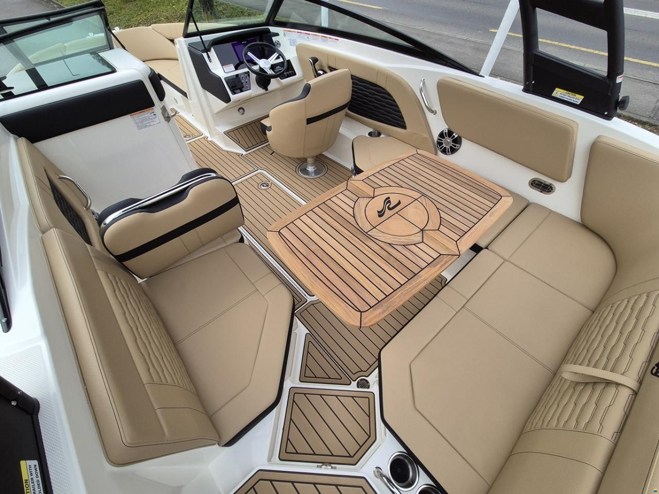 Sea Ray SPX 230 Europe