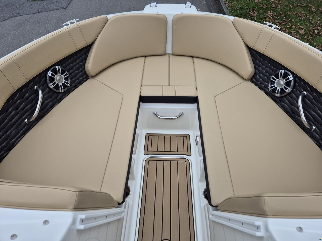 Sea Ray SPX 230 Europe