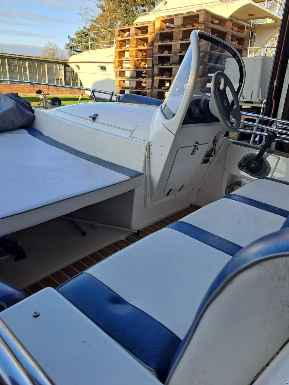 Quicksilver Inflatables 425 Commander
