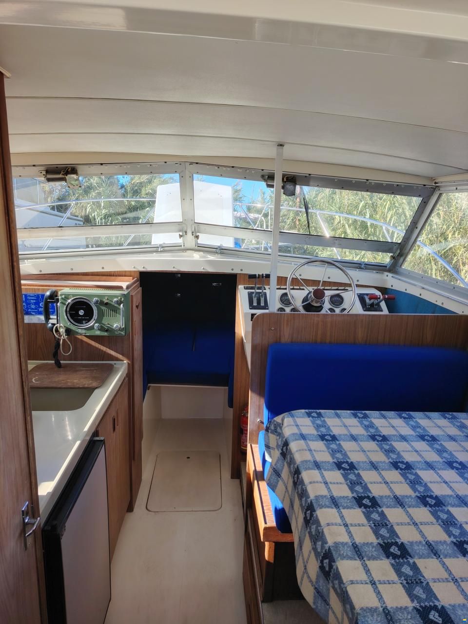 Bertram Yacht 28