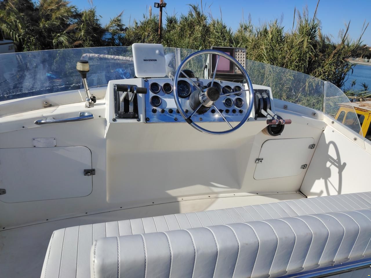 Bertram Yacht 28