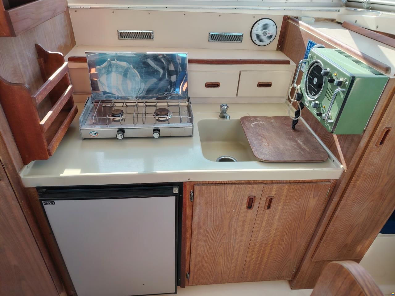 Bertram Yacht 28