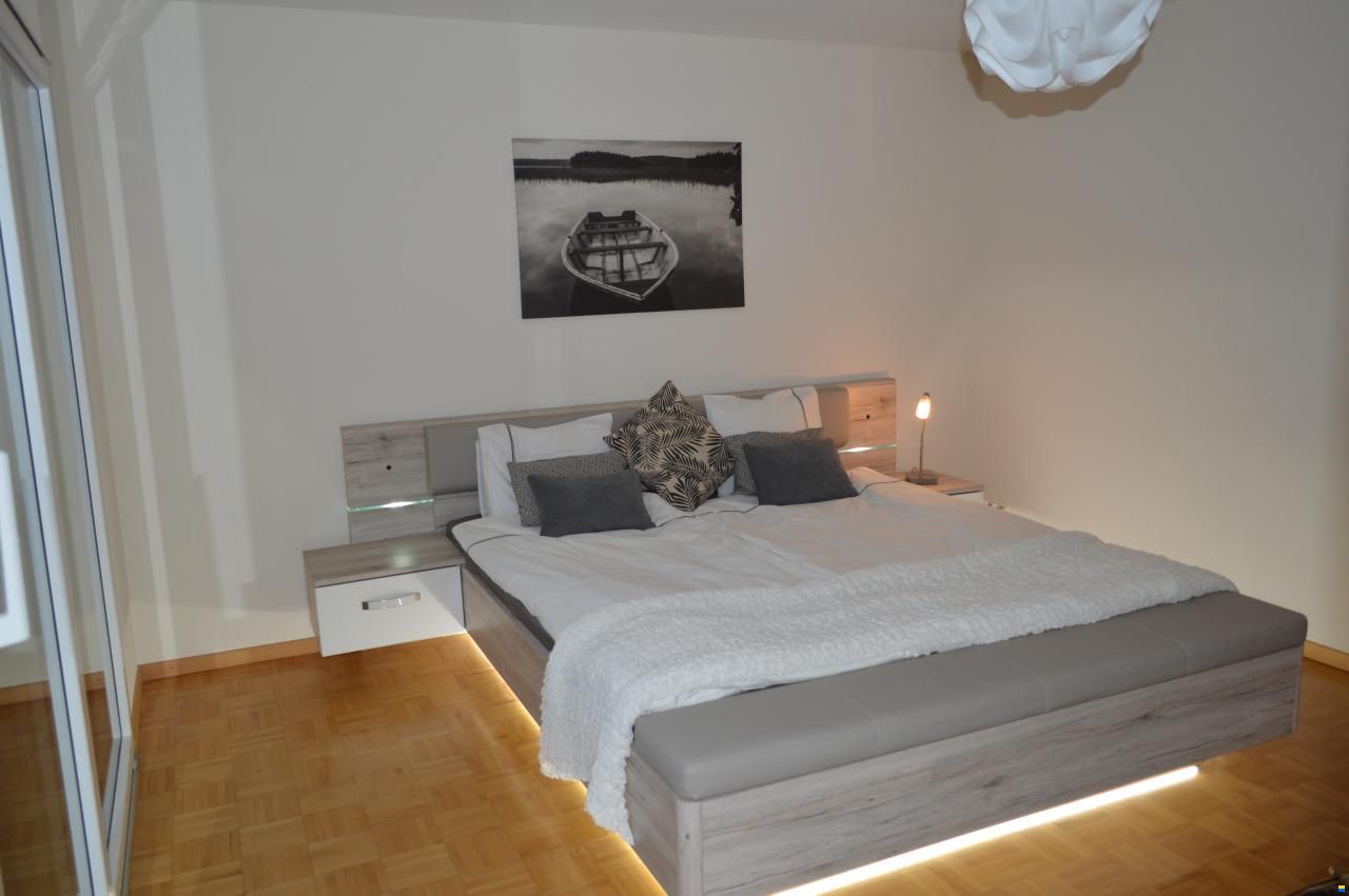 Marina-Wohnung mit Bootsliegeplatz 9×3 m