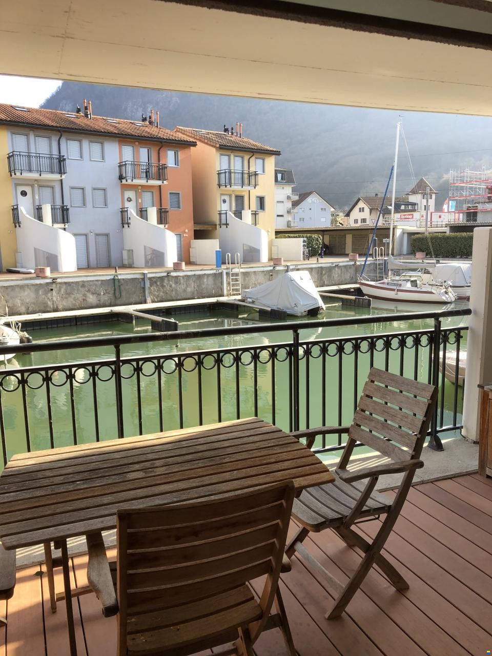 Marina-Wohnung mit Bootsliegeplatz 9×3 m