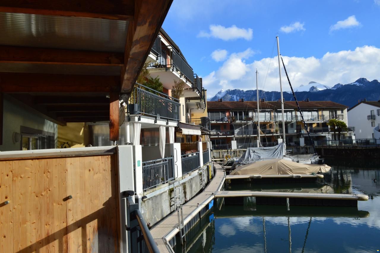 Marina-Wohnung mit Bootsliegeplatz 9×3 m