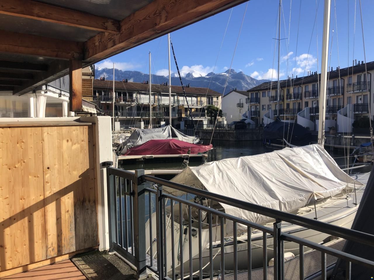 Marina-Wohnung mit Bootsliegeplatz 9×3 m