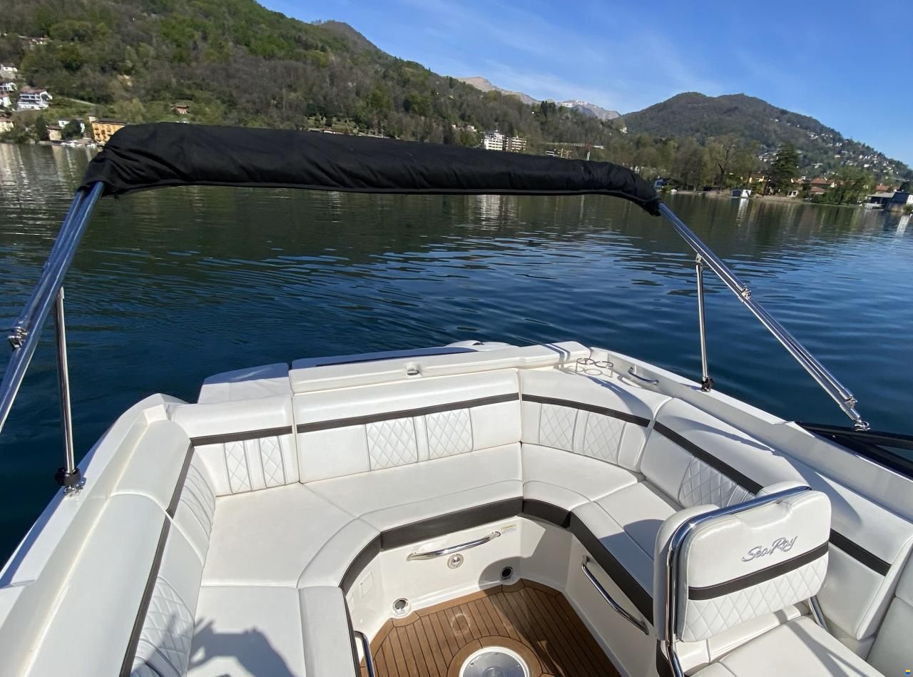 Sea Ray 250 SSE
