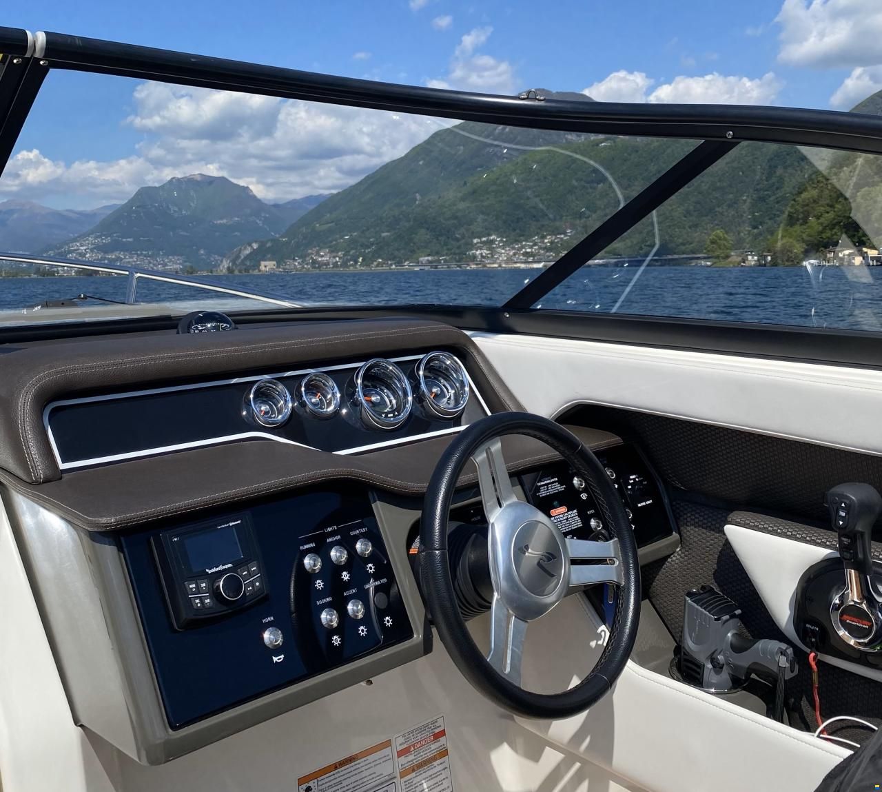 Sea Ray 250 SSE