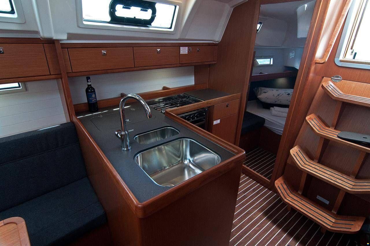 Bavaria Cruiser 37