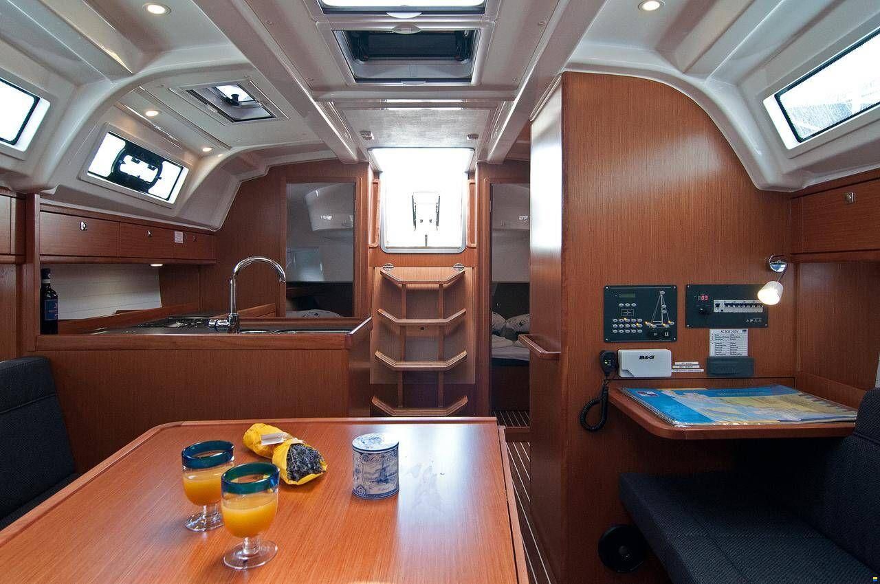 Bavaria Cruiser 37