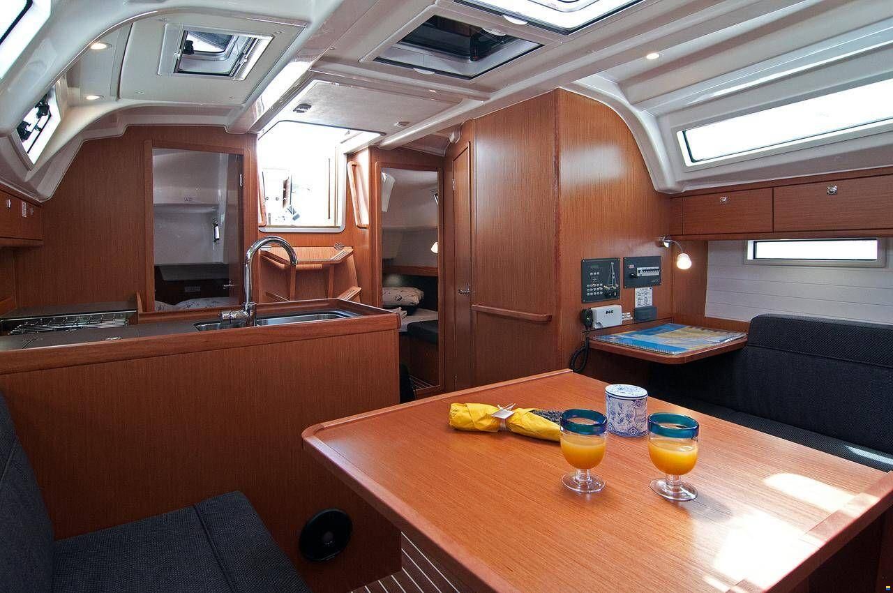 Bavaria Cruiser 37