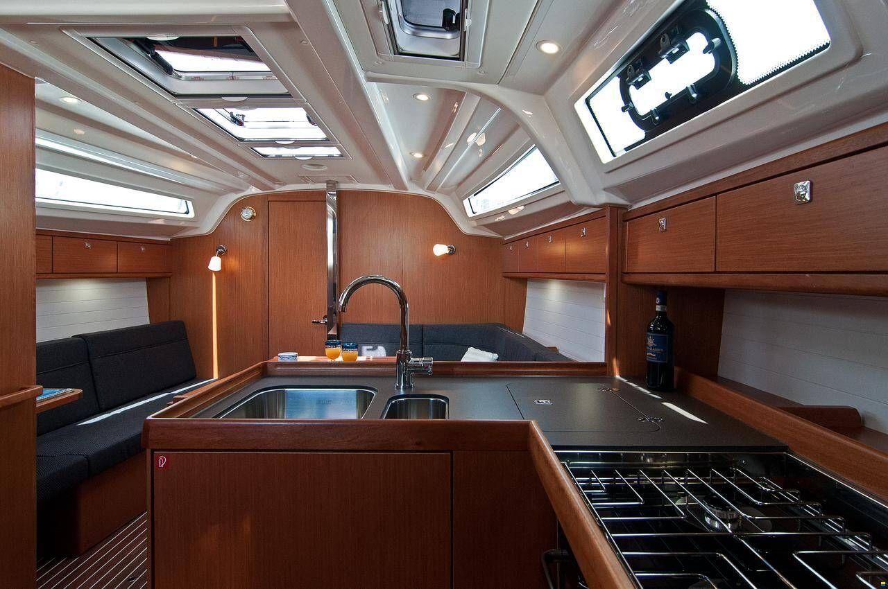 Bavaria Cruiser 37