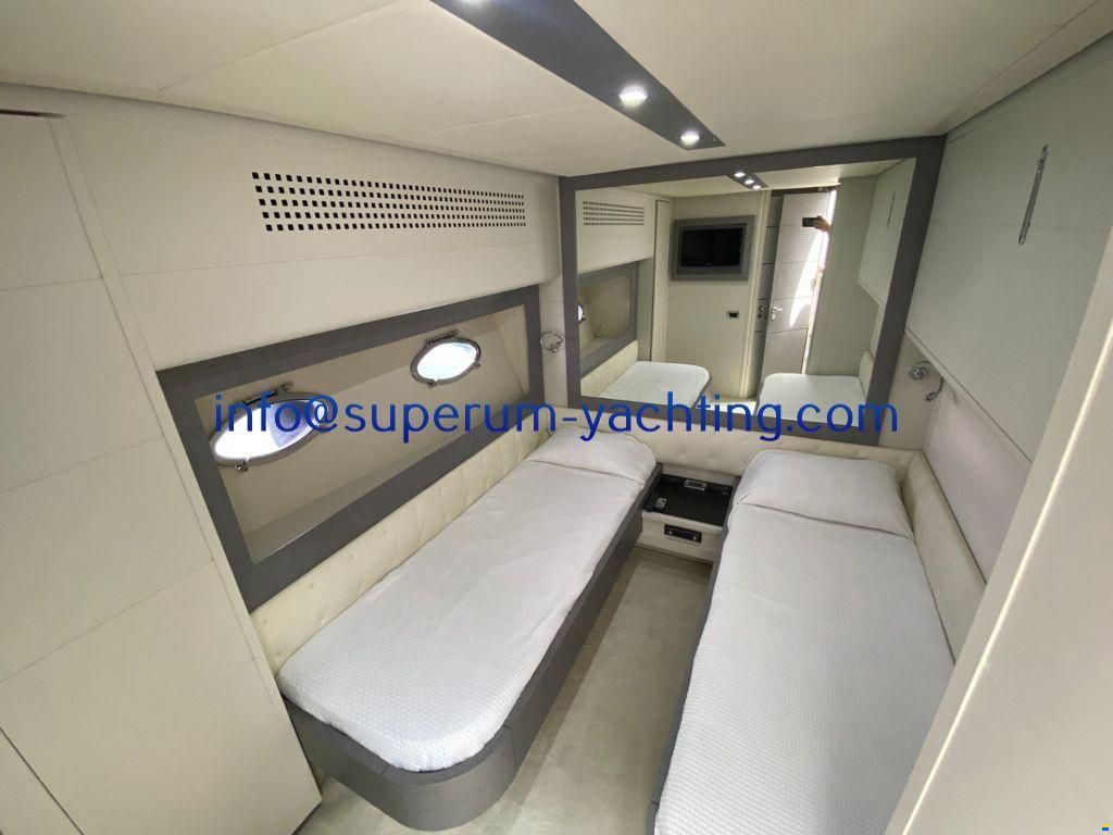 Pershing 72