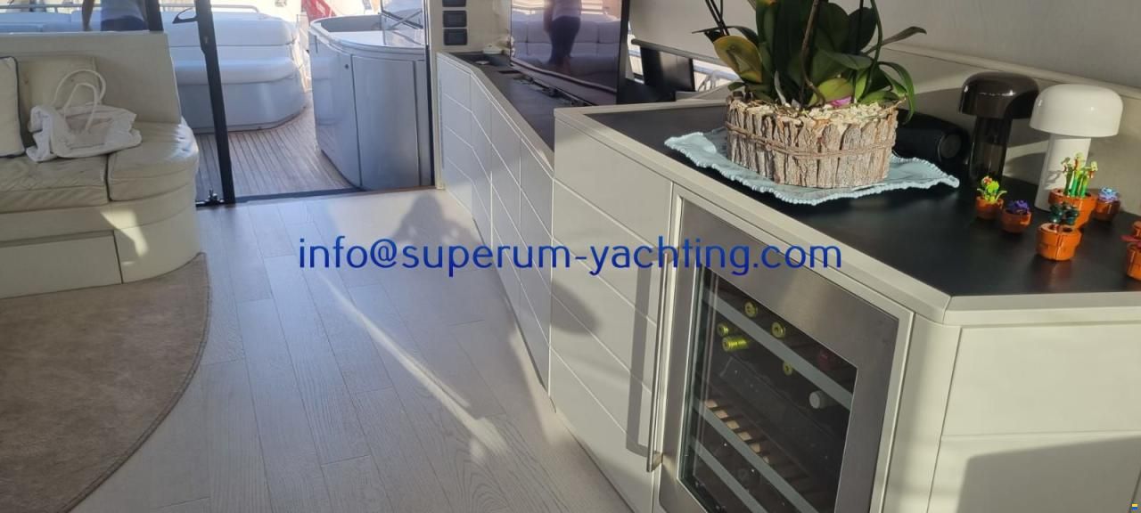 Pershing 72