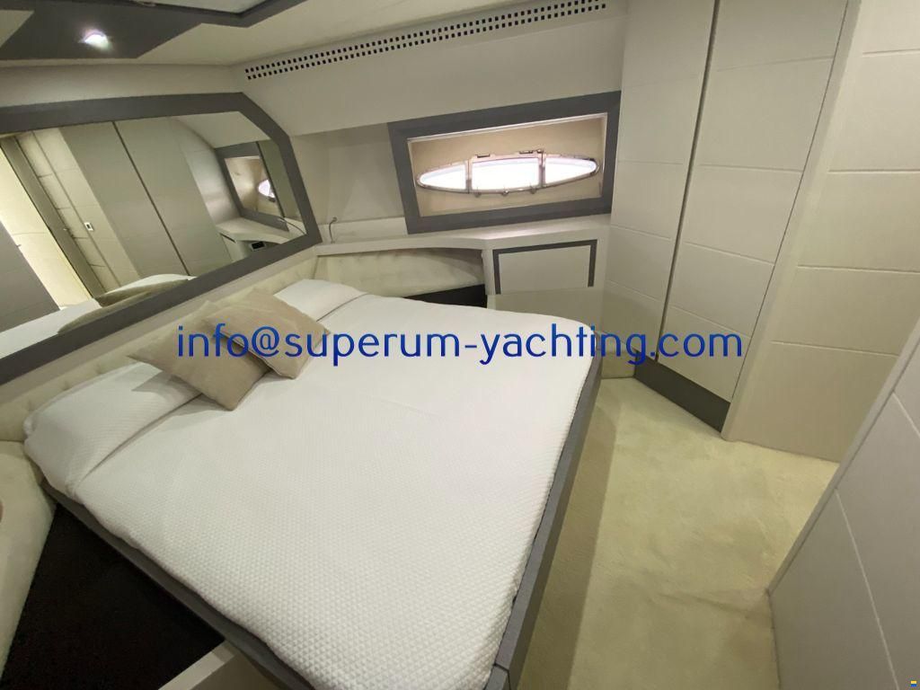 Pershing 72