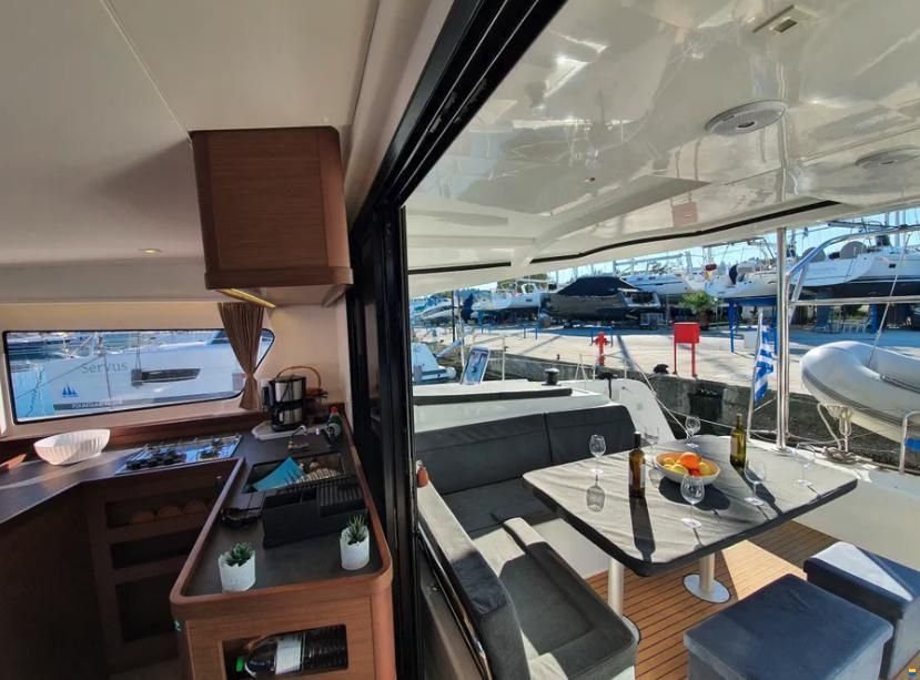 Lagoon 42