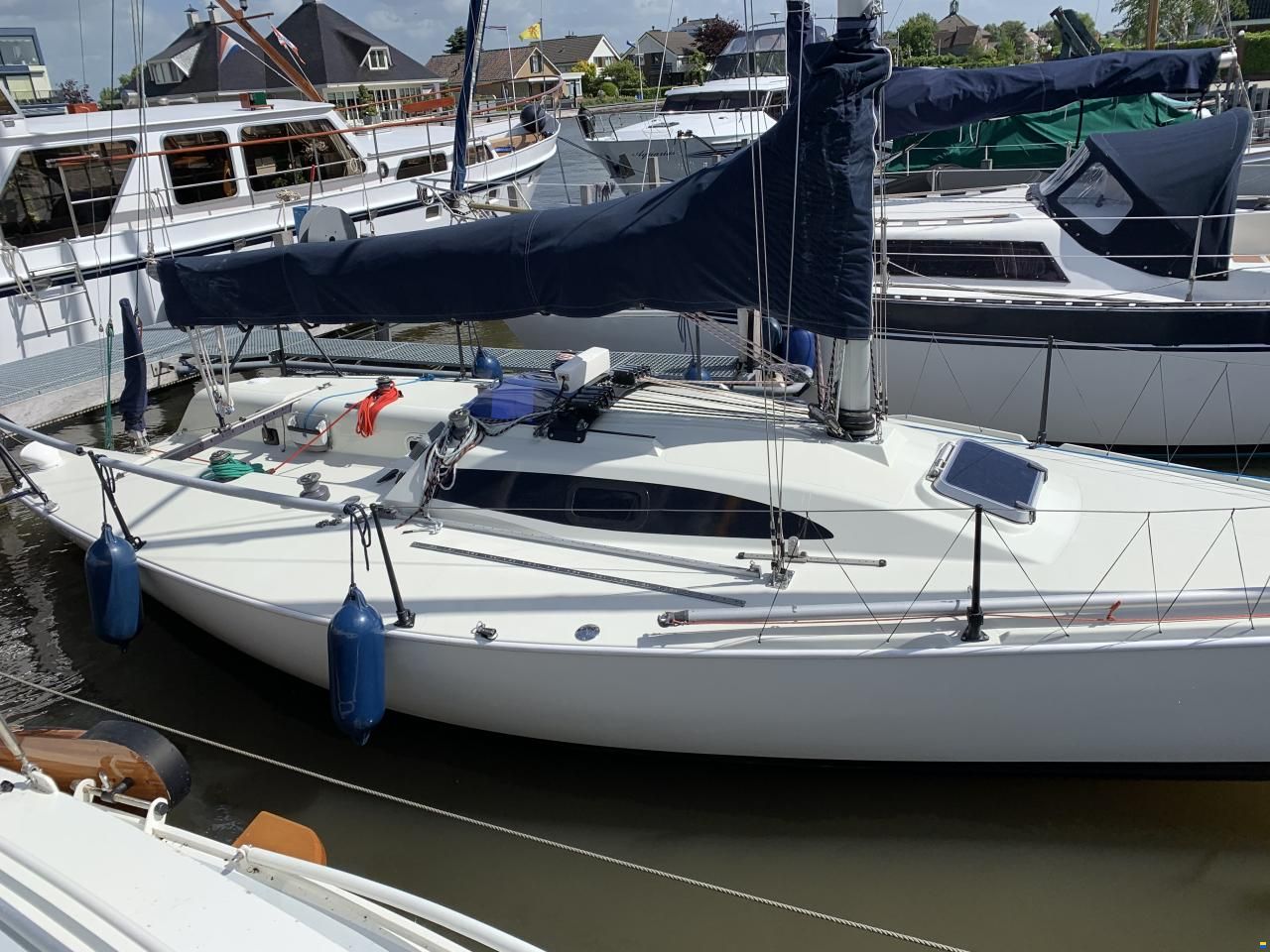 Hunter Formula 28