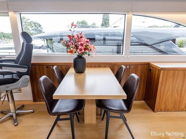 den Hoven Executive 18.50