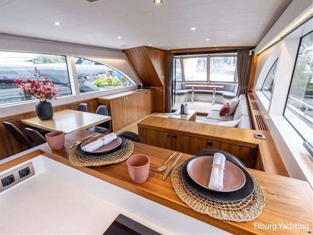 den Hoven Executive 18.50