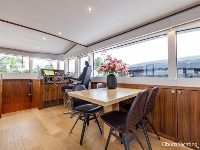 Van den Hoven Executive 18.50