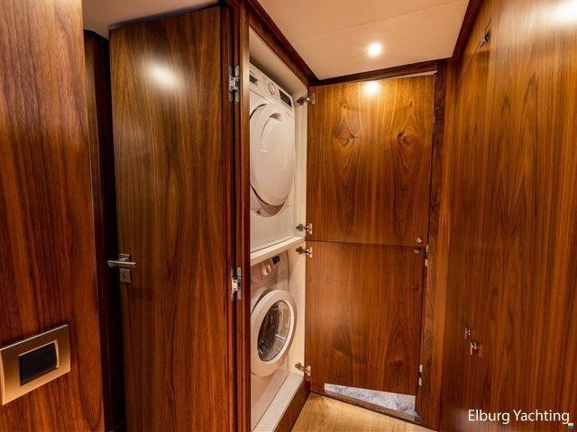 den Hoven Executive 18.50
