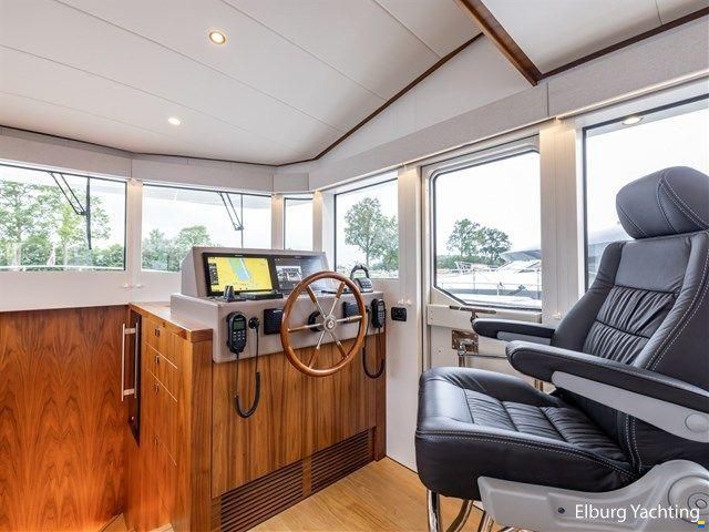 den Hoven Executive 18.50