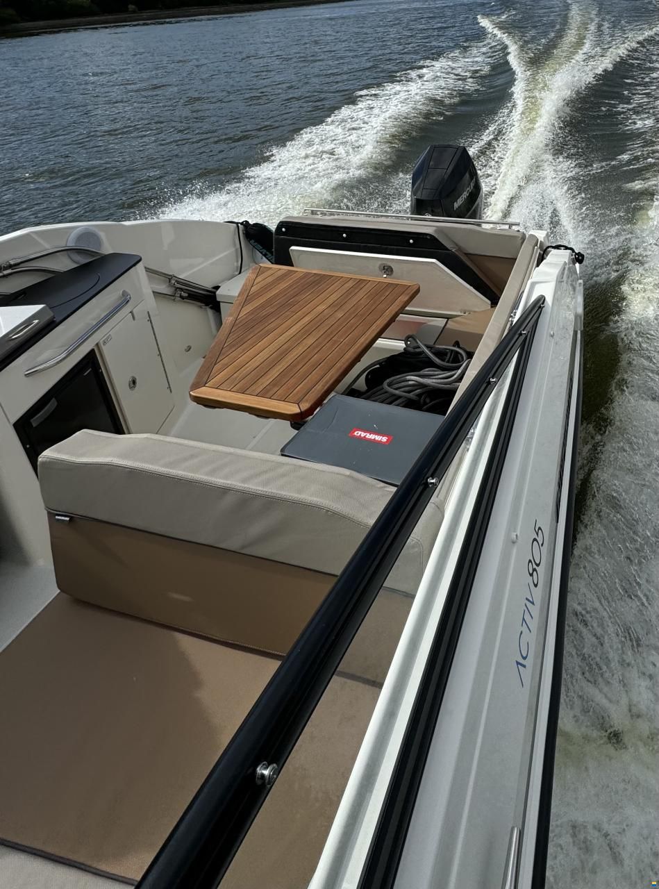 Quicksilver Activ 805 Cruiser with V10 350 Mercury
