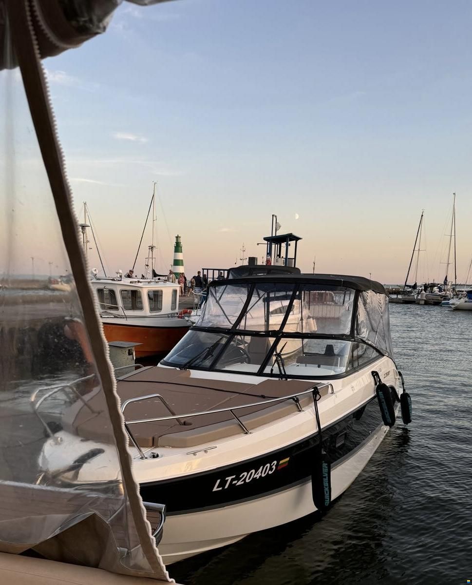Quicksilver Activ 805 Cruiser with V10 350 Mercury