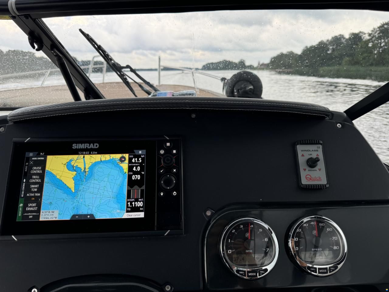 Quicksilver Activ 805 Cruiser with V10 350 Mercury