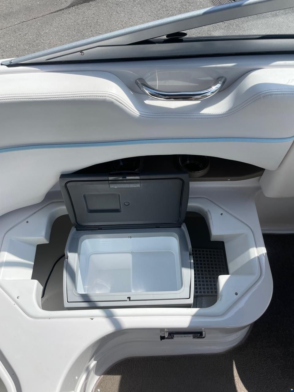 Four Winns Horizon 210