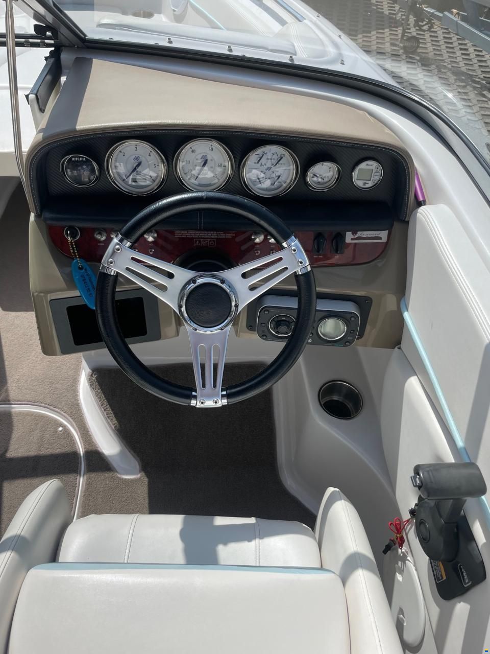 Four Winns Horizon 210