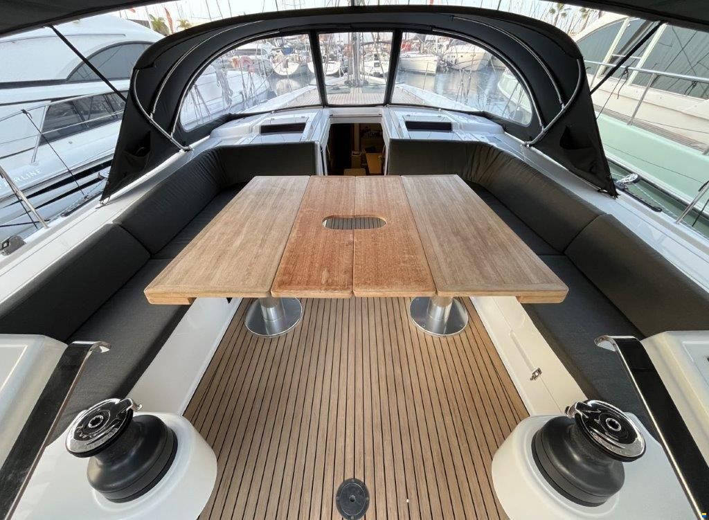 Hanse 548