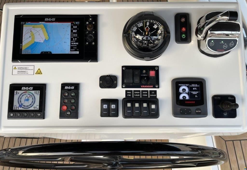 Hanse 548