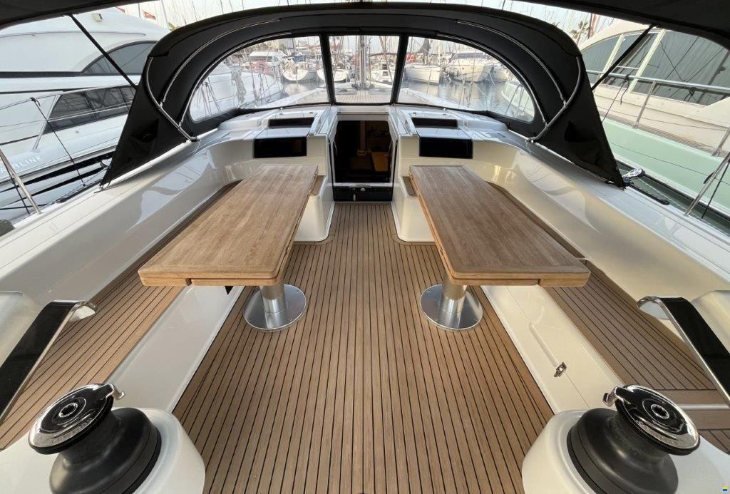 Hanse 548