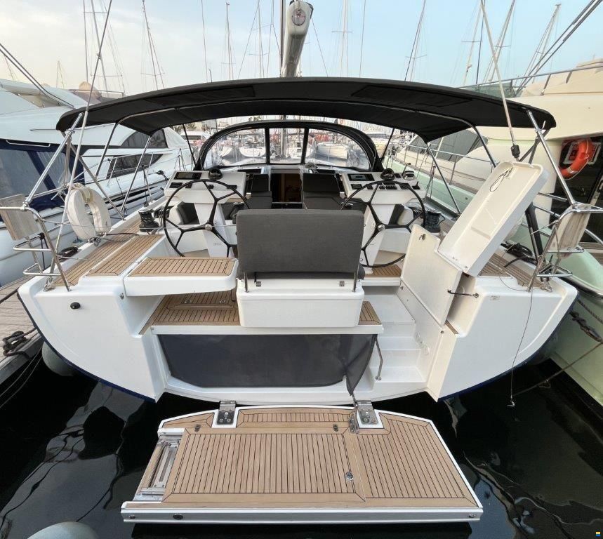 Hanse 548