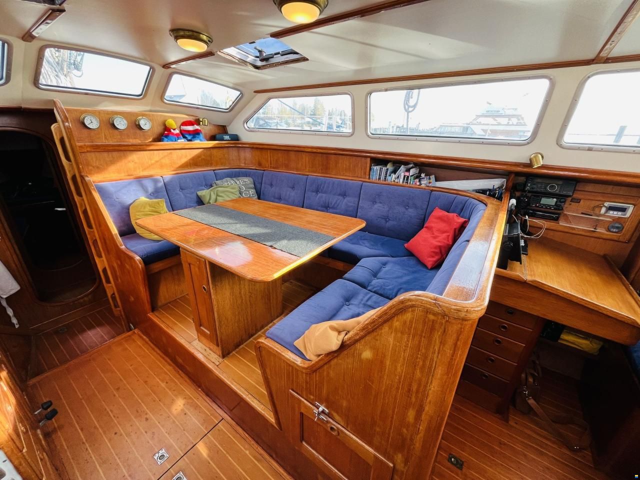 Helmsman 49DS