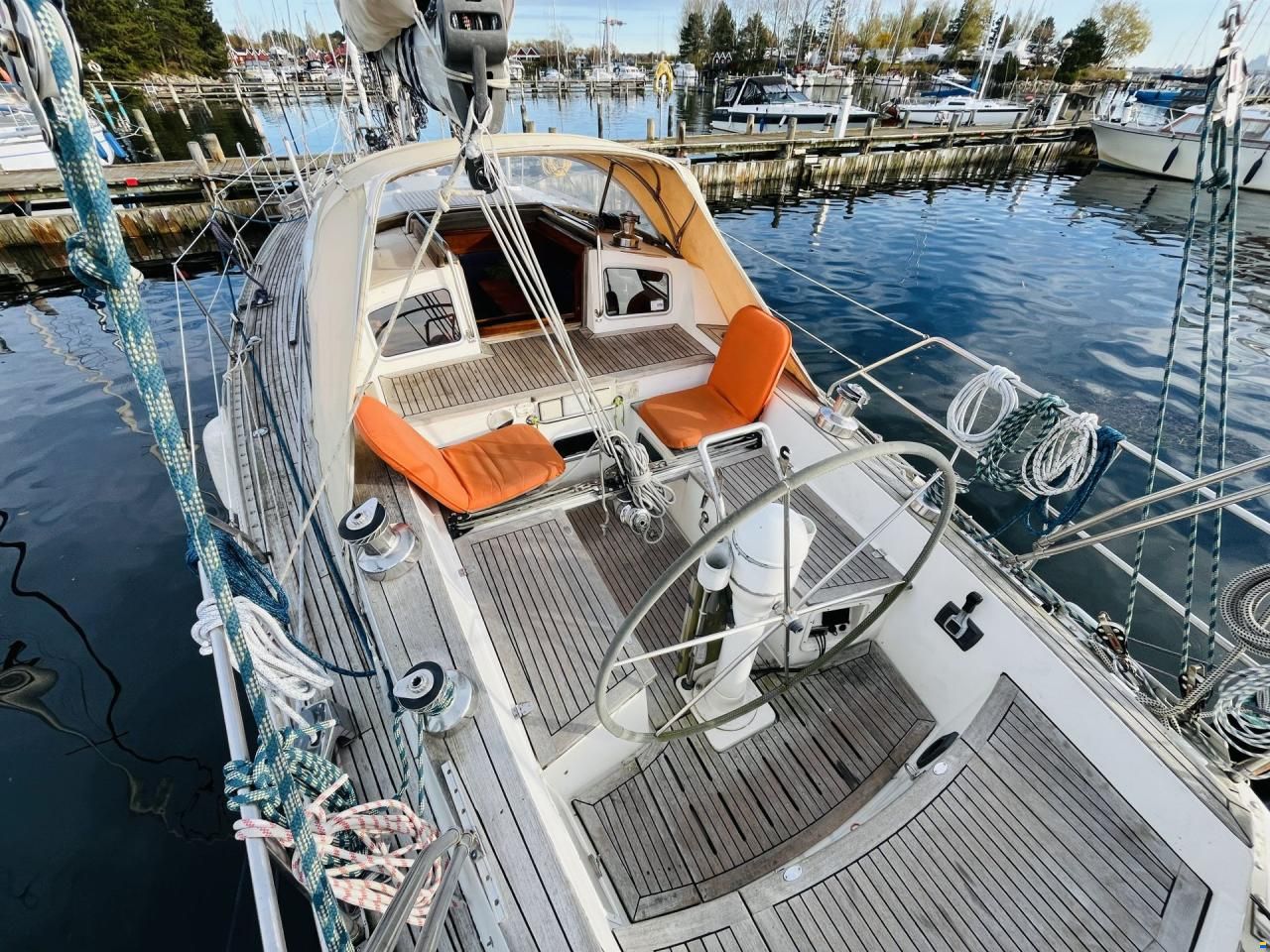 Helmsman 49DS