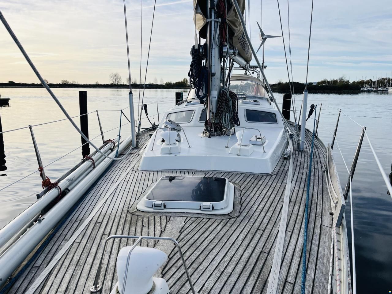 Helmsman 49DS