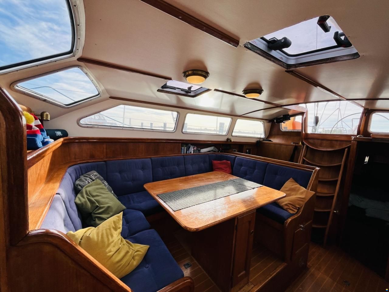 Helmsman 49DS