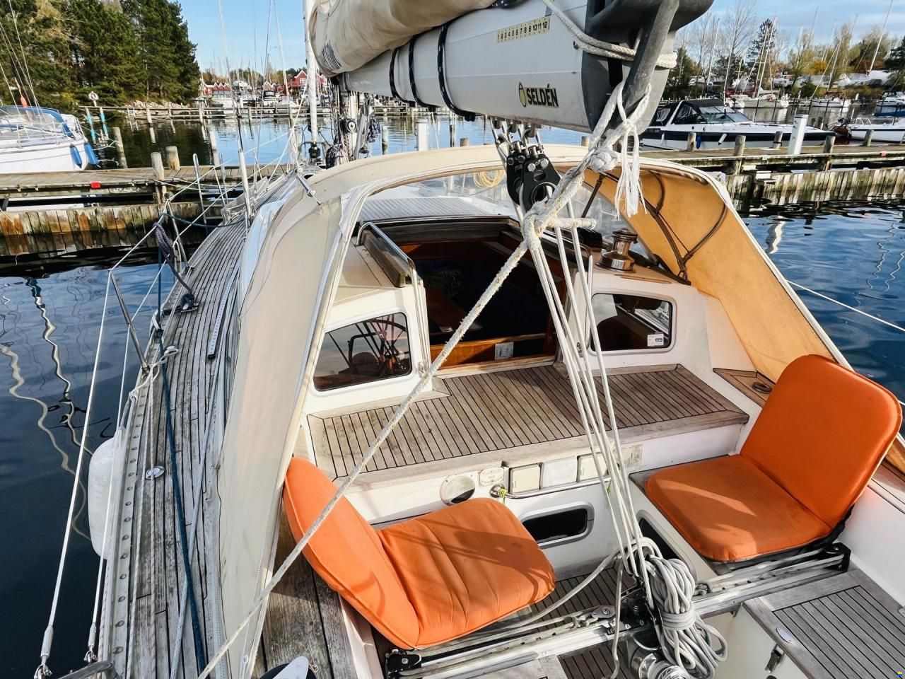 Helmsman 49DS