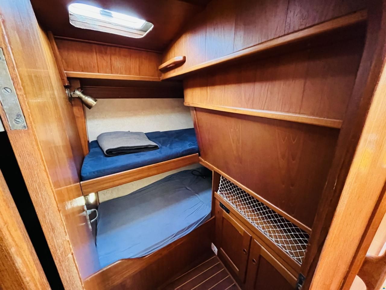 Helmsman 49DS