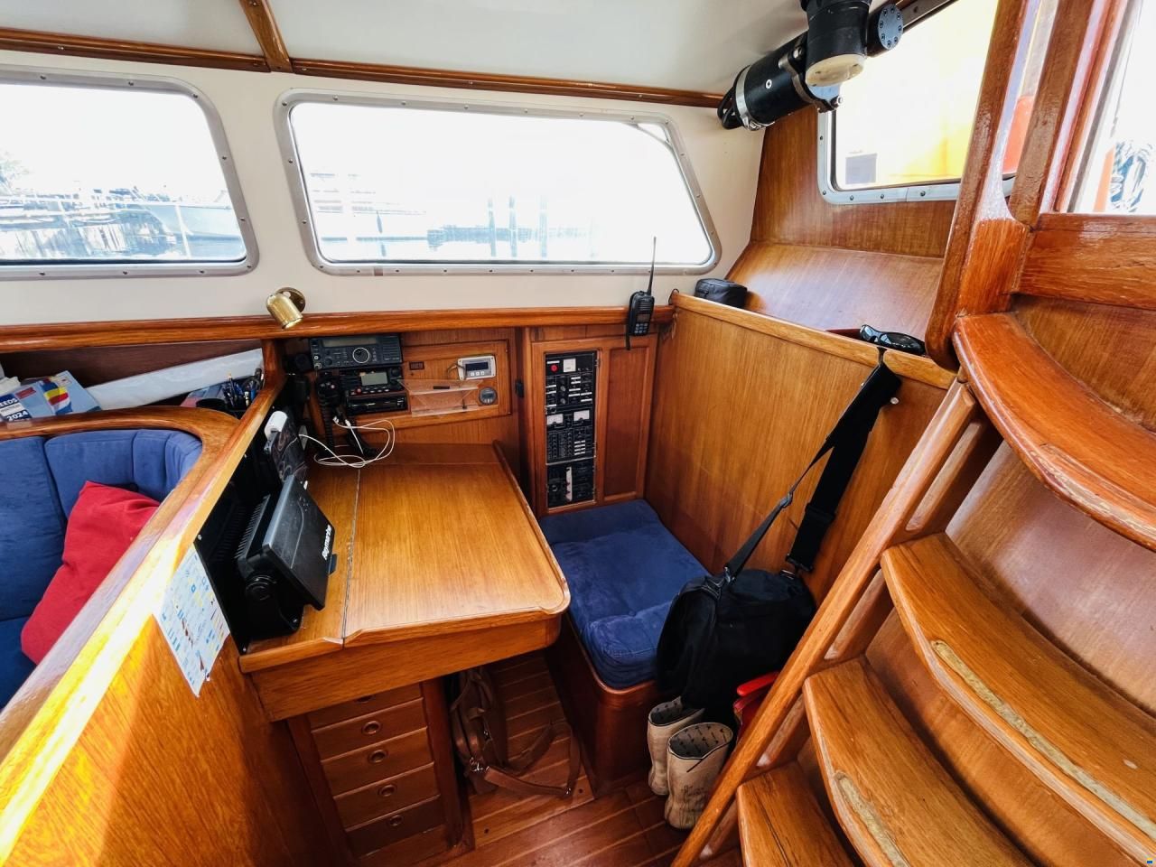 Helmsman 49DS