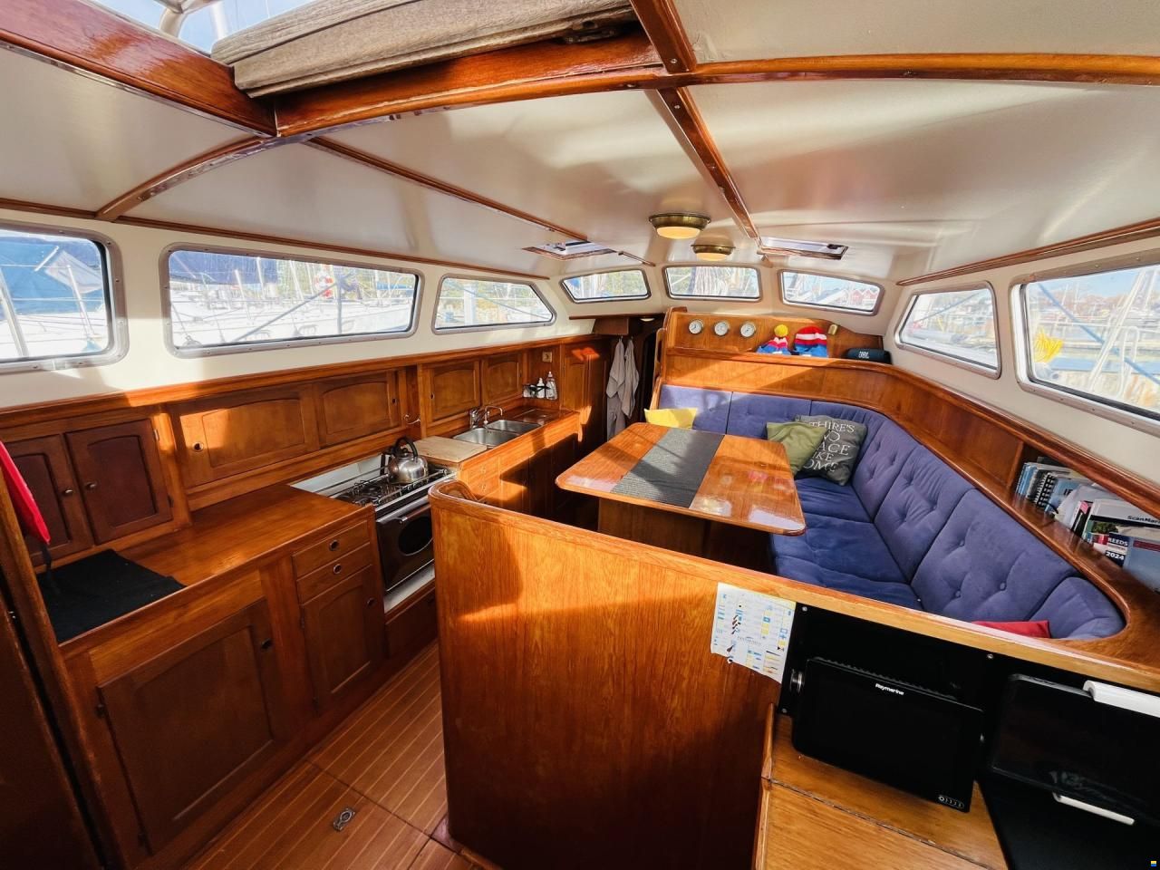 Helmsman 49DS