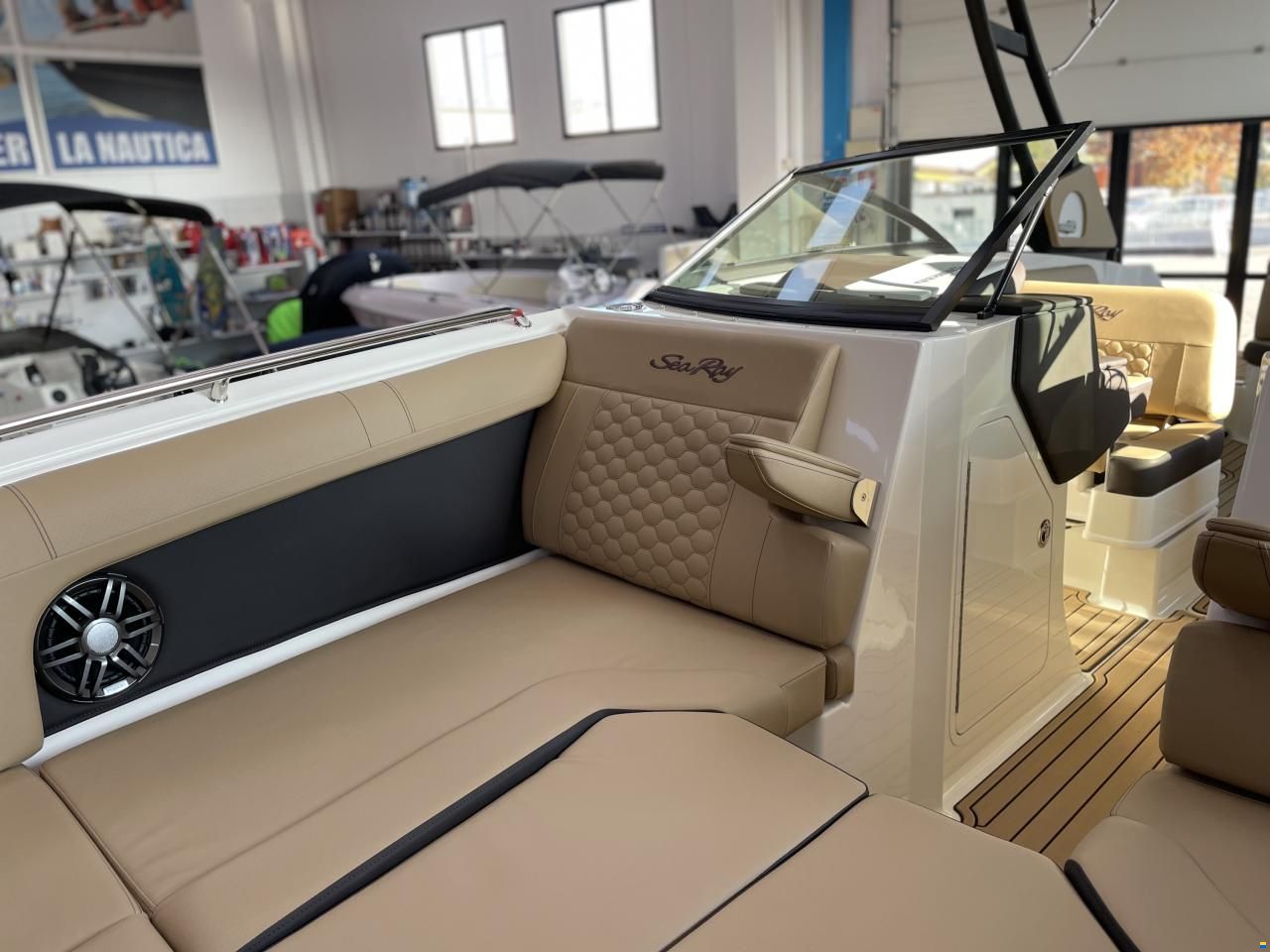 Sea Ray SDX 270