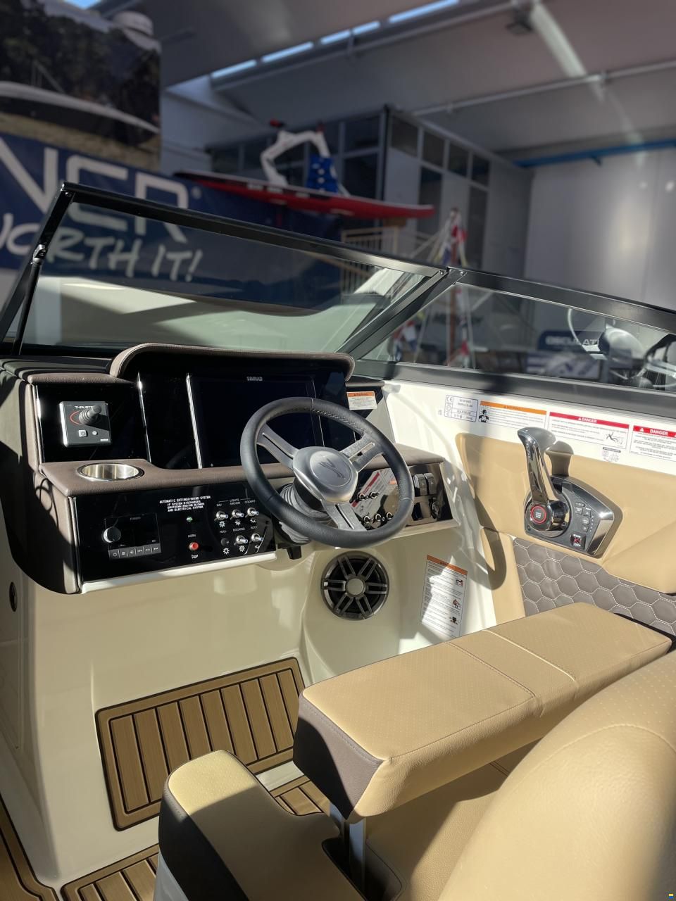 Sea Ray SDX 270
