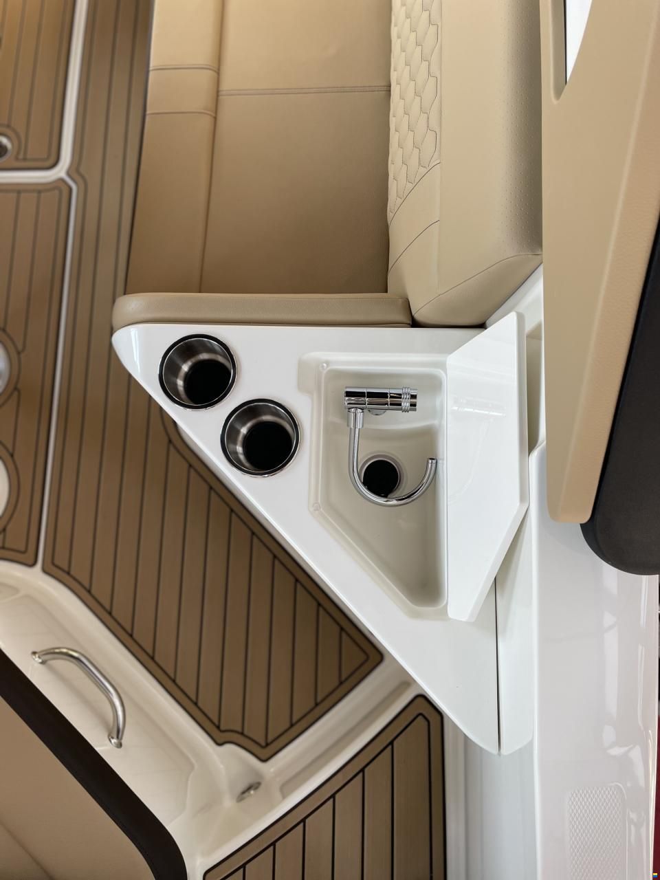 Sea Ray SDX 270
