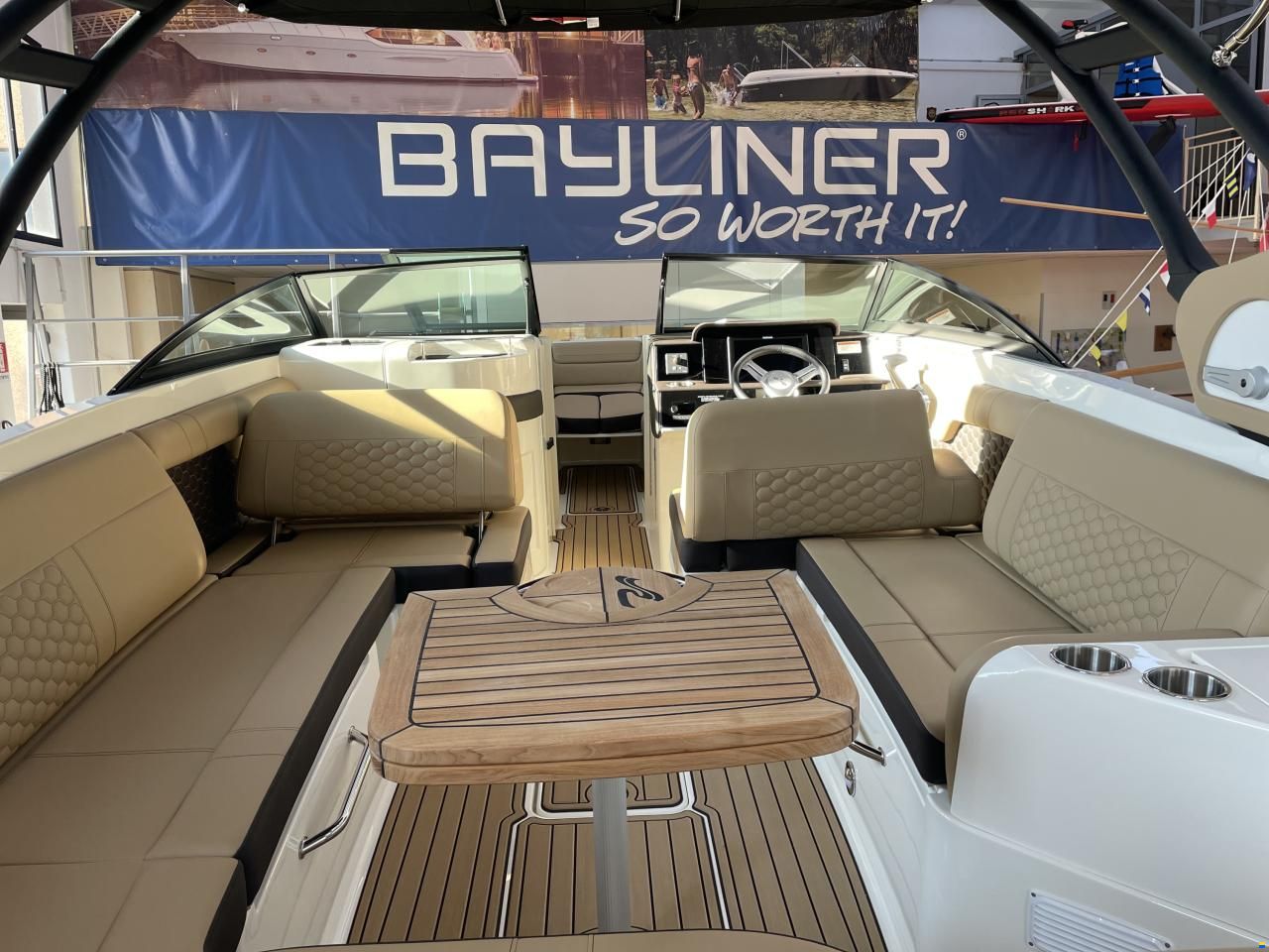 Sea Ray SDX 270
