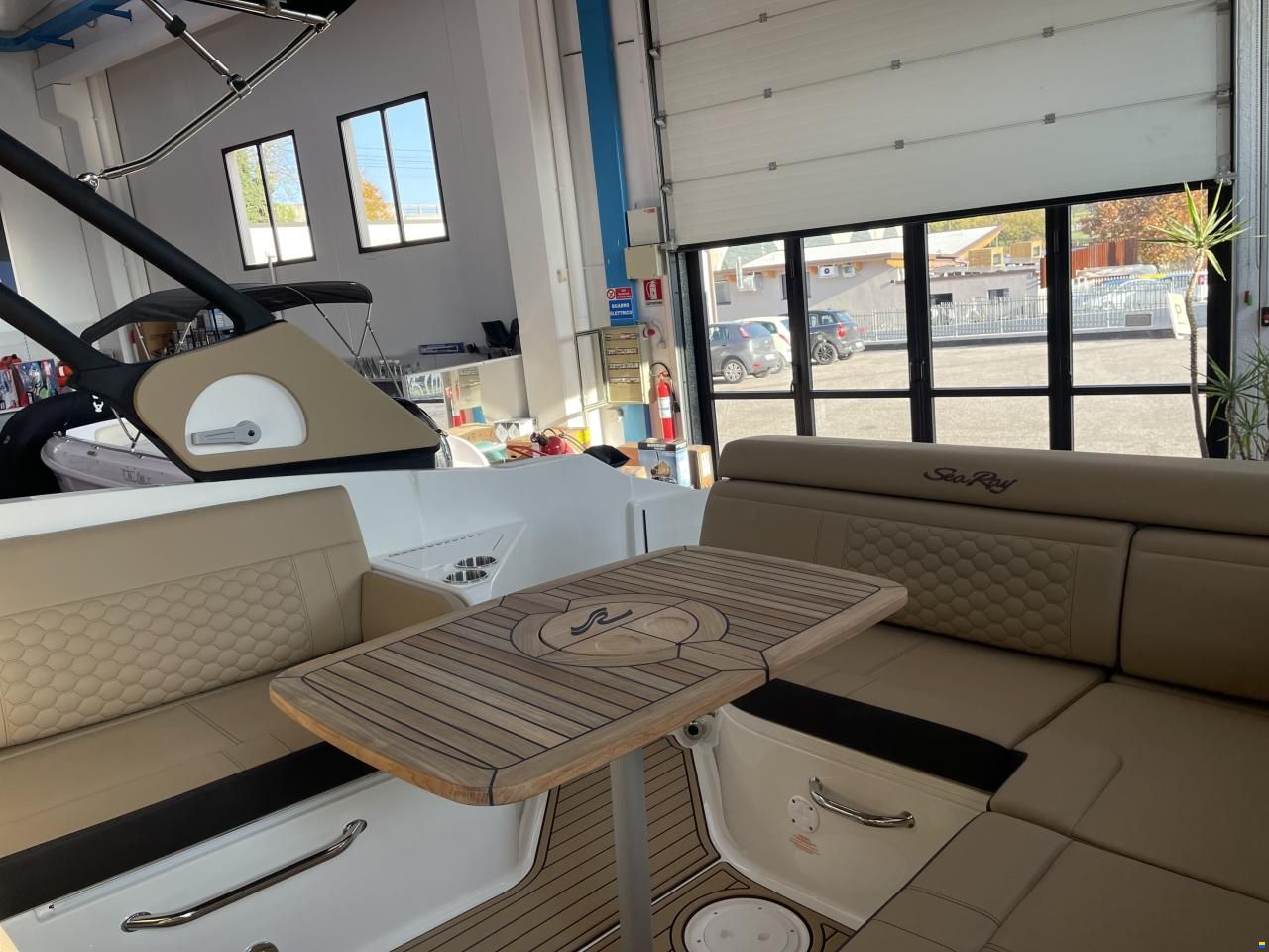 Sea Ray SDX 270