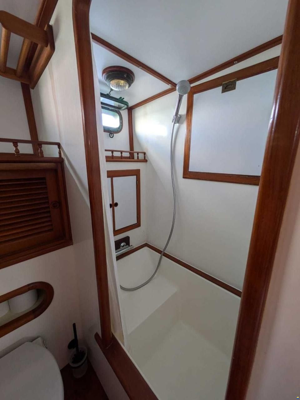 Island Trader 40