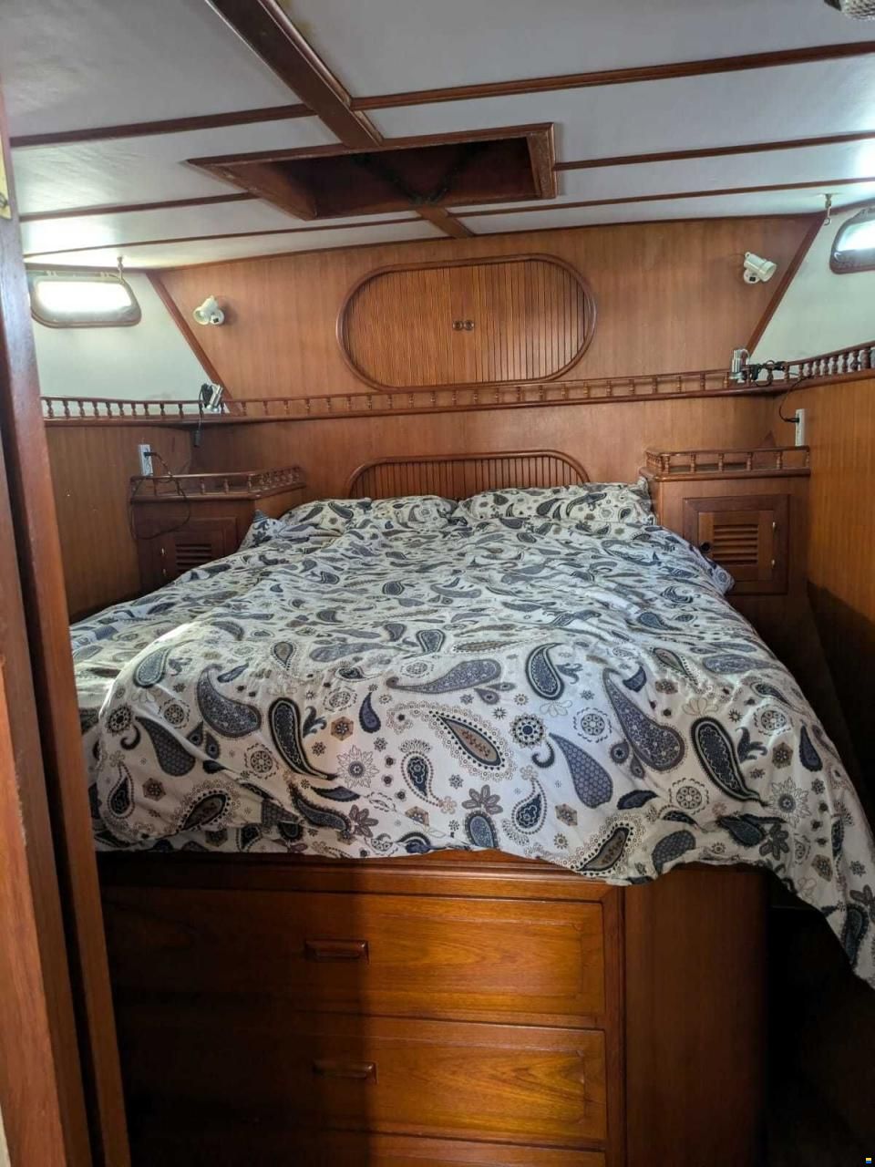 Island Trader 40